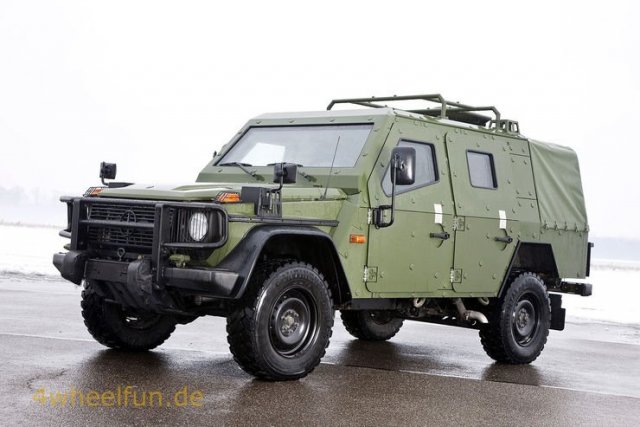 Mercedes-G-LAPV-6-1-Militaer-Military-Eurosatory-fotoshowBig-59cd387d-607131.jpg