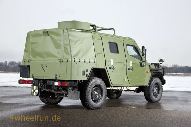 Mercedes-G-LAPV-6-1-Militaer-Military-Eurosatory-fotoshowBig-91e13ae5-607130.jpg